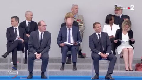 Allocution D Emmanuel Macron Ce Detail Qui A Beaucoup Gene Les Internautes Voici