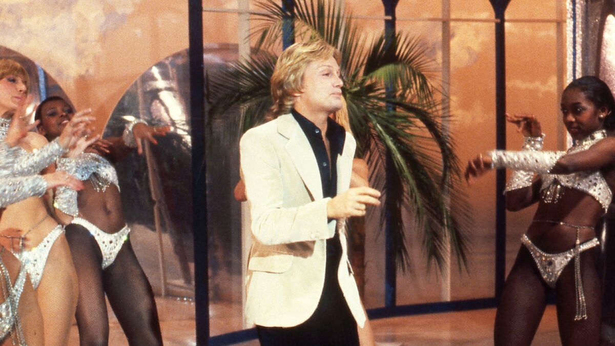 Comment Est Mort Claude Francois Seche Cheveux Claude François : l'incroyable rumeur autour de la mort du chanteur - Voici