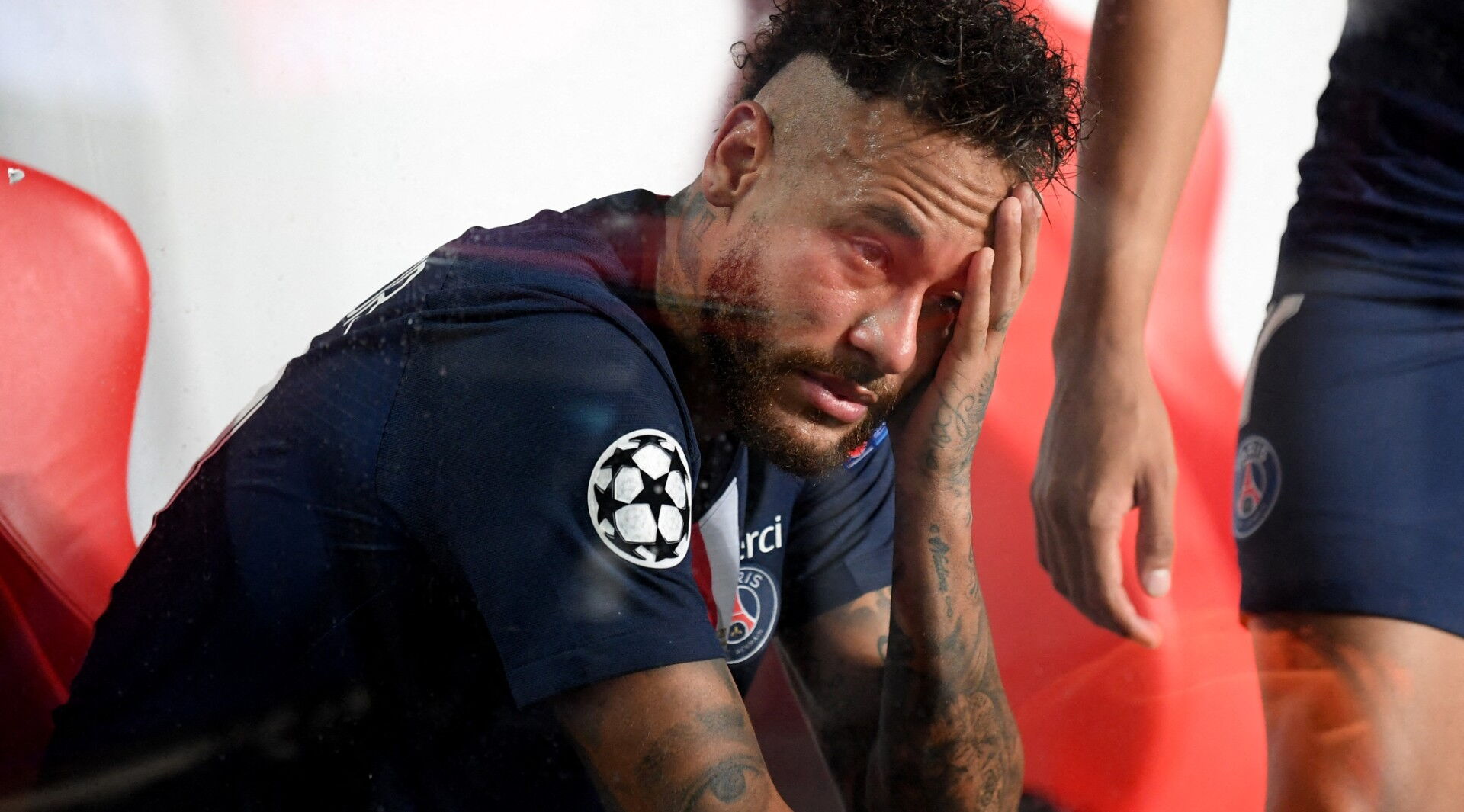 PSG-Bayern : les larmes de Neymar lors de la finale de la Ligue des  champions divisent les internautes - Voici
