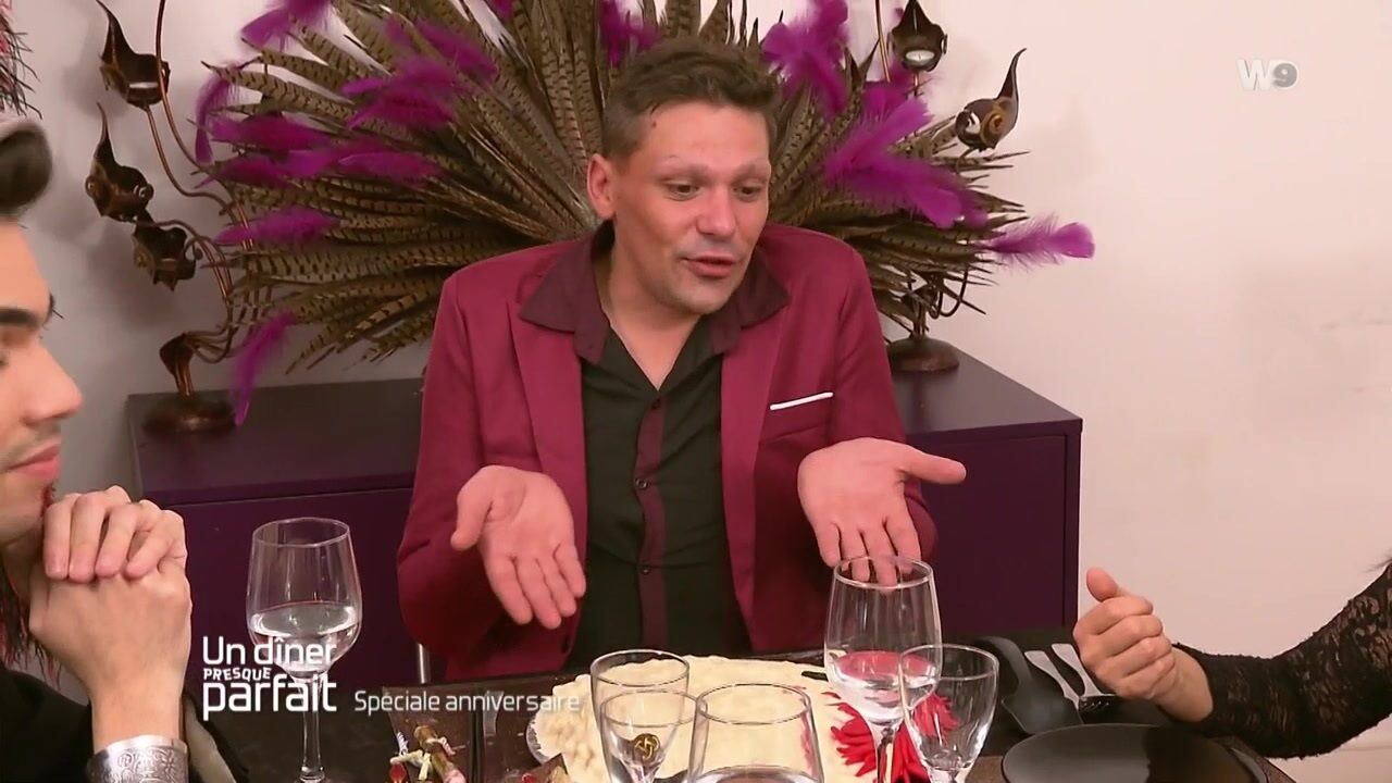 Video Un Diner Presque Parfait Un Candidat Propose Un Dessert Si Terrible Qu Il Explose Lui Meme De Rire Voici