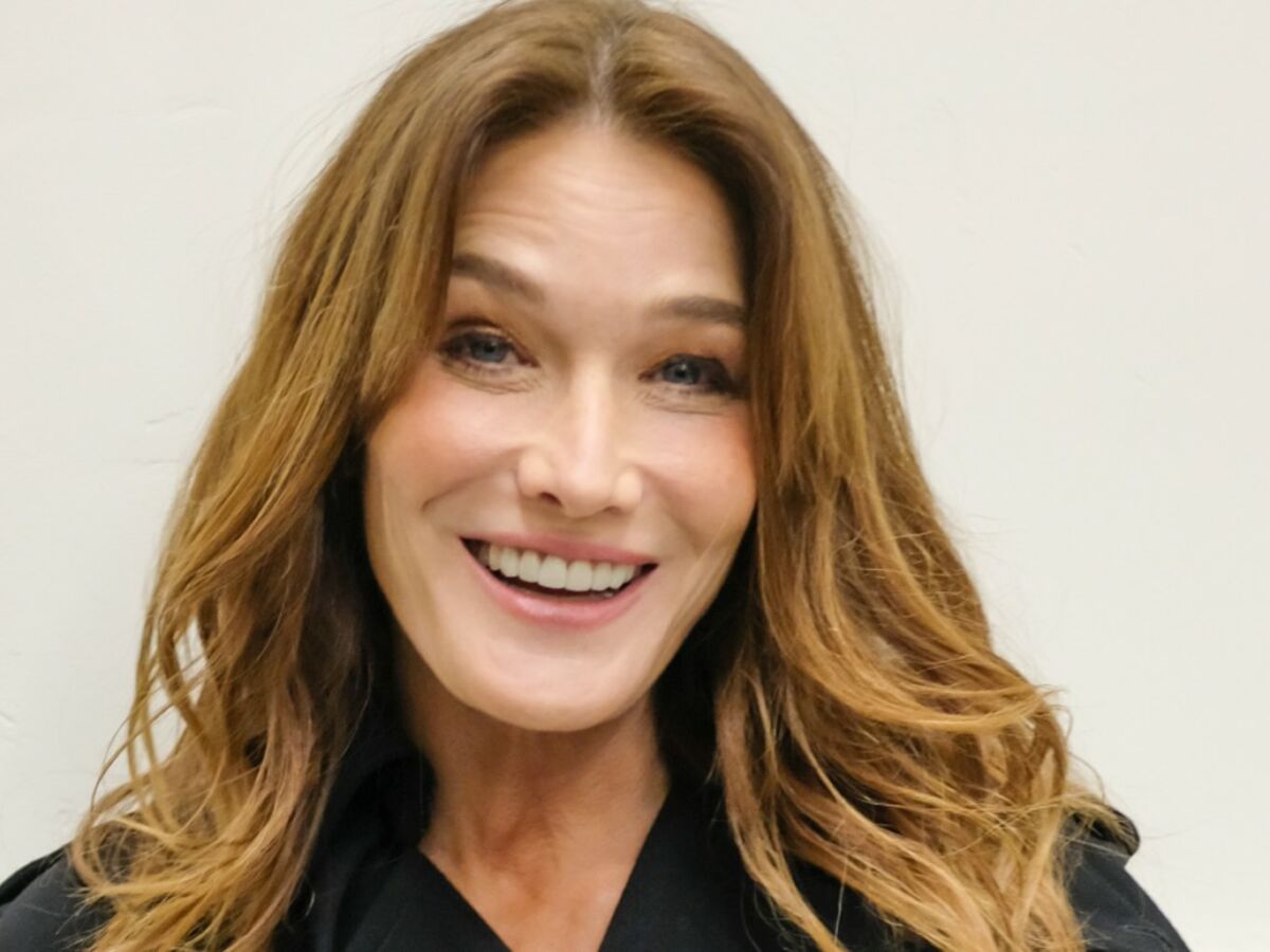 Carla Bruni (Un grand amour) : sa fille Giulia apparaît dans son dernier clip, les internautes fondent