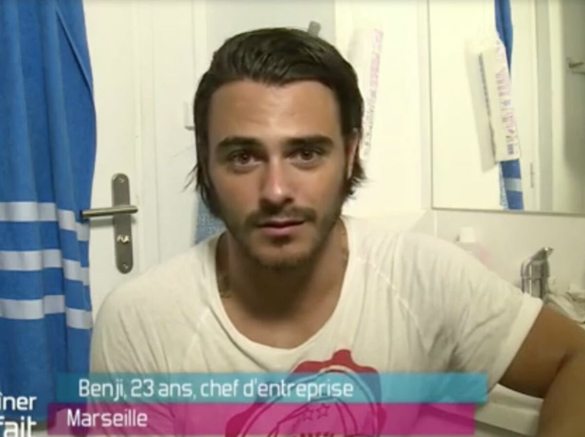 VIDEO Un dîner presque parfait : Benjamin Samat crée le malaise avec un "cadeau" pour une...