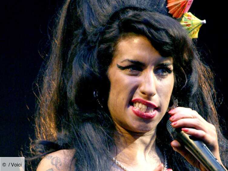 En Quelle Année Est Morte Amy Winehouse Amy Winehouse a commencé à se droguer après la mort de sa grand-mère