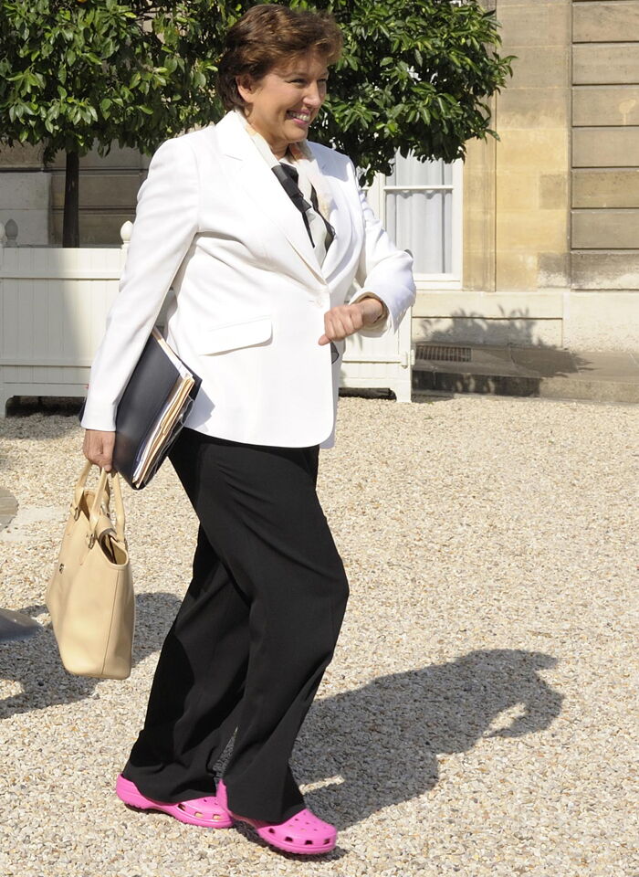 roselyne-bachelot-ses-crocs-mises-aux-encheres.jpg