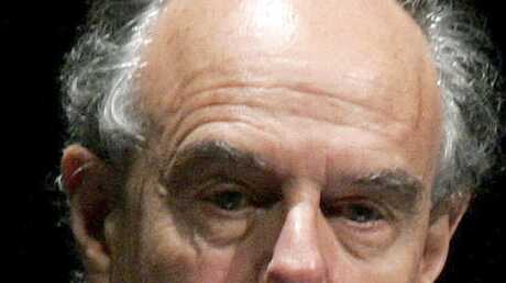 frederic-mitterrand-hospitalise-apres-une-chute-en-scooter
