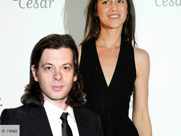 Charlotte gainsbourg dinlenme albüm indir.