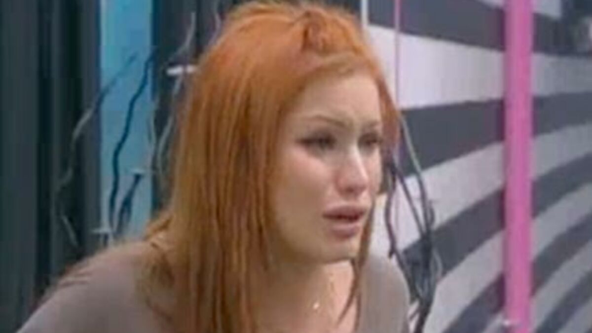 Anne Krystel Secret Story 4 VIDEO Secret Story 4 : Blessée, Anne-Krystel est en larmes - Voici
