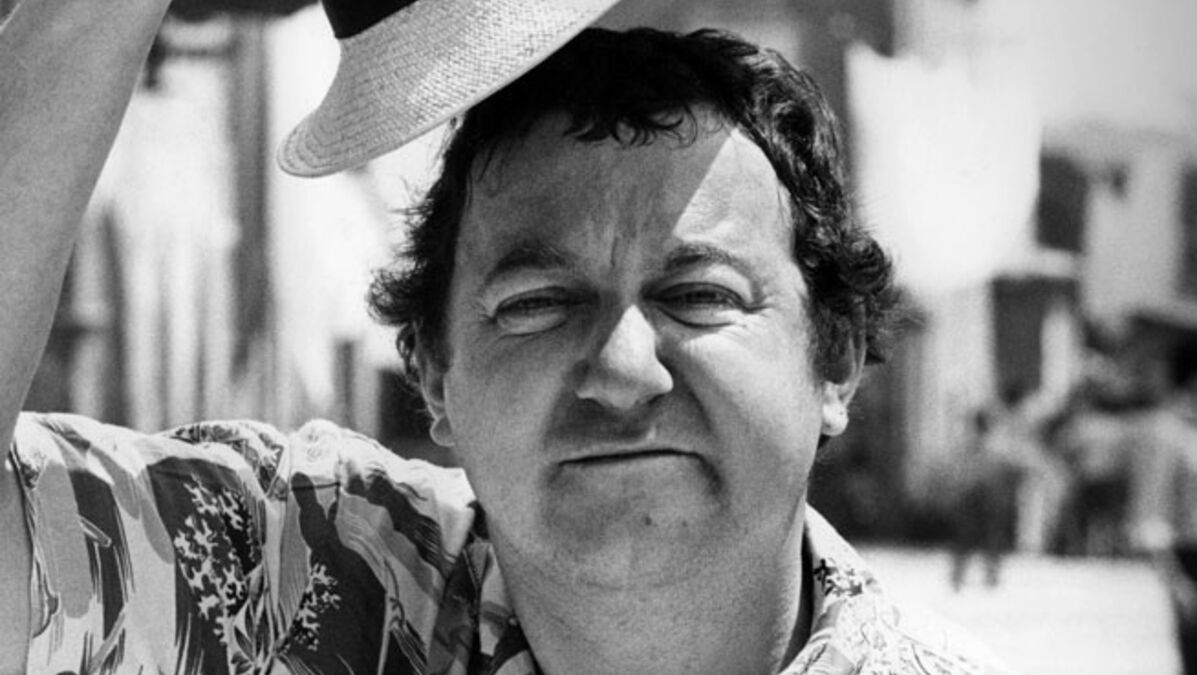 Le Portrait De Coluche Retire Des Restos Du Cœur A Cause D Un Litige Voici