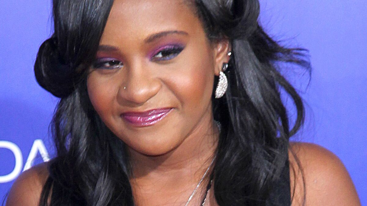 Whitney Houston Dans Son Cercueil Ouvert Une photo de Bobbi Kristina Brown dans son cercueil vendue pour 100 000  dollars - Voici