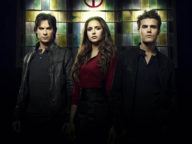 Vampire Diaries quand Elena commence à dater Damon
