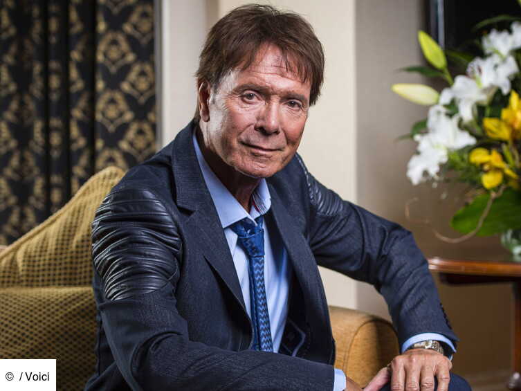 Cliff Richard Accuse D Agressions Sexuelles Le Chanteur Anglais Poursuit La Police Et Une Chaine De Tele Voici