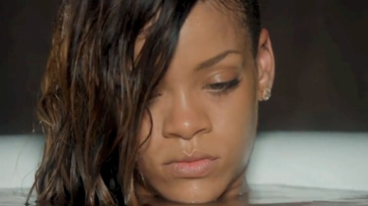 Rihanna Baignoire rihanna nue dans une baignoire pour le clip de stay Rihanna Baignoire rihanna nue dans une baignoire pour le clip de stay