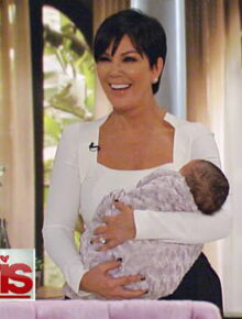 Kim Kardashian Ne Sortira Pas De Chez Elle Avant D Avoir Minci Voici