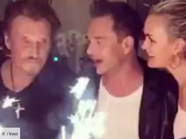 Video Johnny Hallyday Et Son Fils David Ensemble Devant Le Plus Beau Des Gateaux D Anniversaire Voici