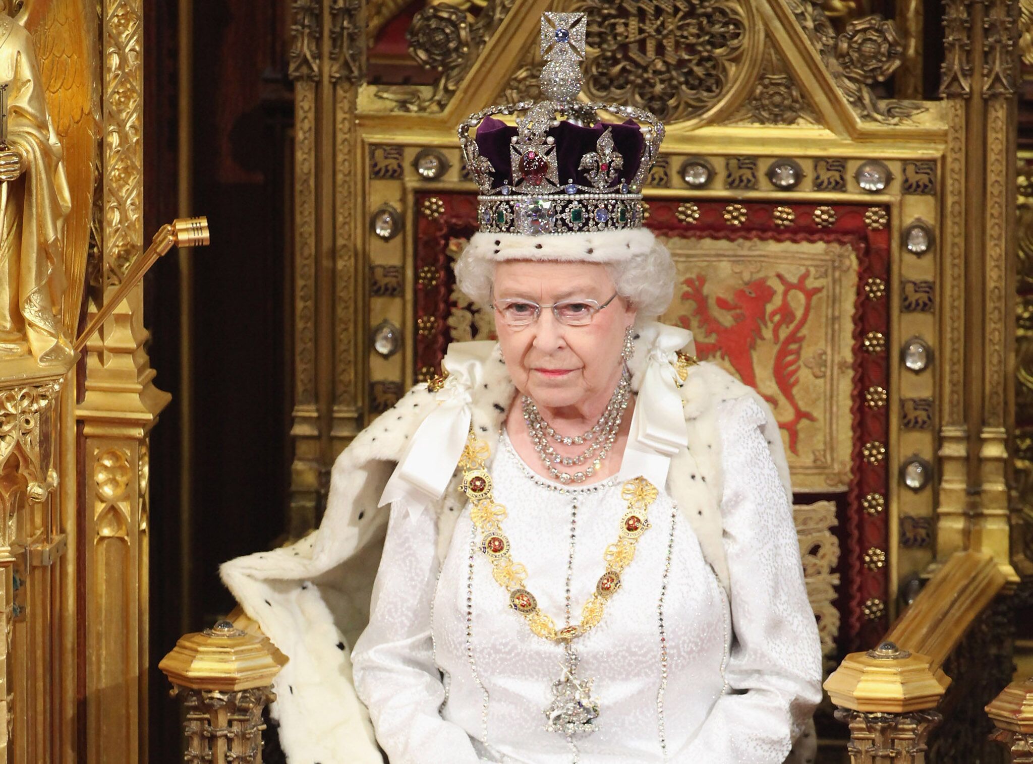 Elizabeth Ii Enfant On Lui Apprenait A Rester Assise Des Heures Sans Bouger En Echange D Un Biscuit Voici