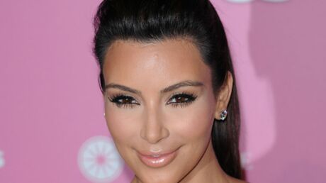 look-kim-kardashian-enfin-de-retour-sur-un-red-carpet