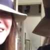 VIDEO Carla Bruni et sa fille Giulia rendent un hommage trop mignon à Chuck Berry - Voici