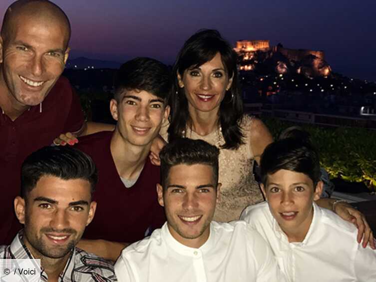 PHOTOS Zinédine Zidane Entouré De Sa Femme Et Ses Quatre Fils Pour ...