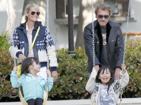 Johnny Hallyday et Laeticia au parc avec leurs filles