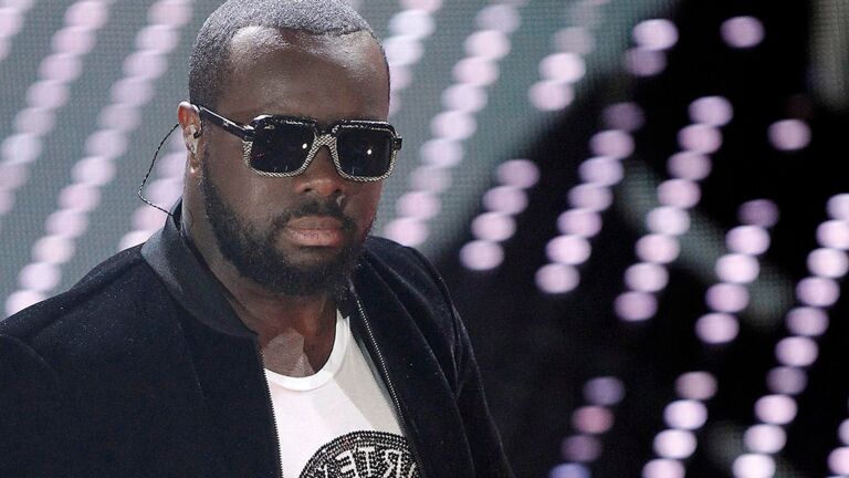 Maitre Gims diffuse une photo de lui de face SANS SES LUNETTES DE ...