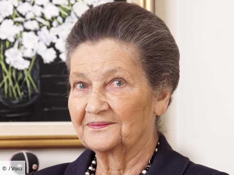 Mort De Simone Veil Laeticia Hallyday Valerie Trierweiler Emmanuel Macron Lui Rendent Hommage Voici