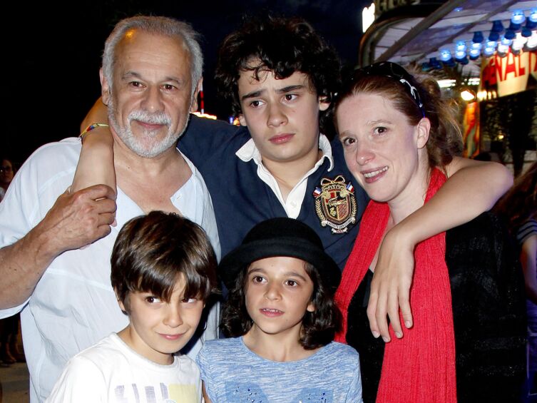 Qui Sont Les Parents De Francis Perrin Francis Perrin : son fils Louis a eu un petit rôle dans le téléfilm sur