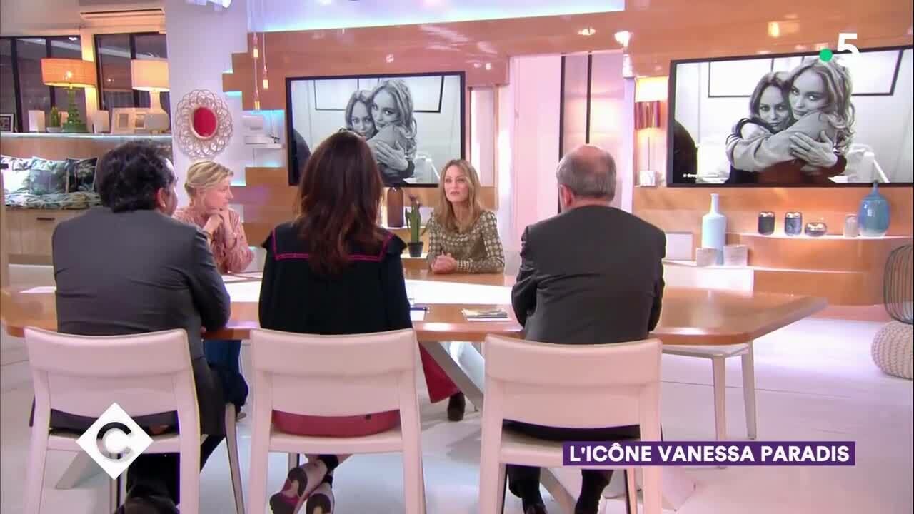 Video Vanessa Paradis Tres Emue Face A La Declaration D Amour De Sa Fille Dans C A Vous Voici