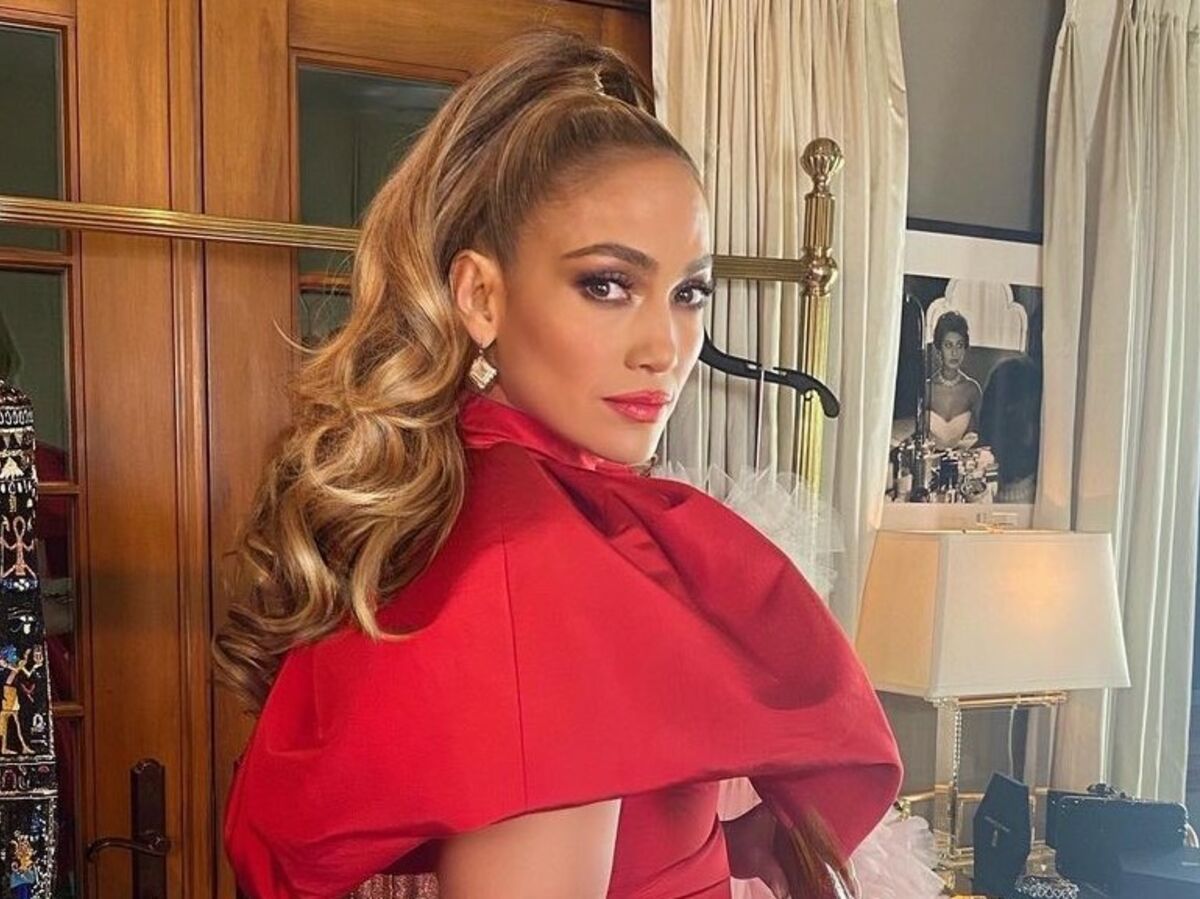 PHOTO Jennifer Lopez : accusée d'avoir eu recours à la chirurgie esthétique, elle répond fermement à ses fans sur Instagram