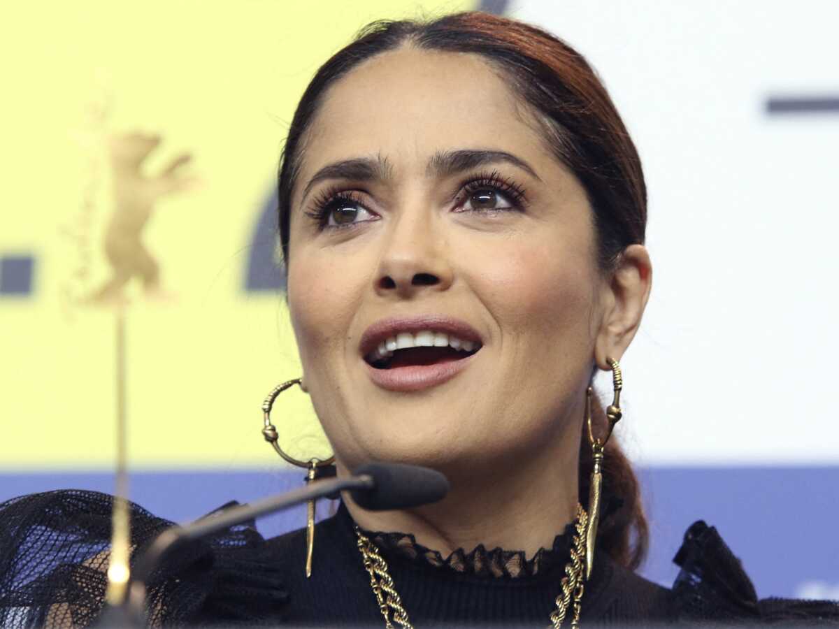 PHOTOS Salma Hayek affiche ses formes généreuses en bikini, ses fans sont sous le charme