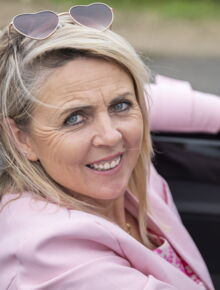 Nathalie L Amour Est Dans Le Pre Devastee Par Le Cancer De Sa Complice De Travail Voici