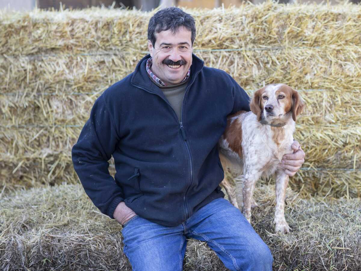 L'amour est dans le pré 2021 : qui est Hervé Le Moustachu, l'éleveur de porcs qui veut refaire sa vie ?