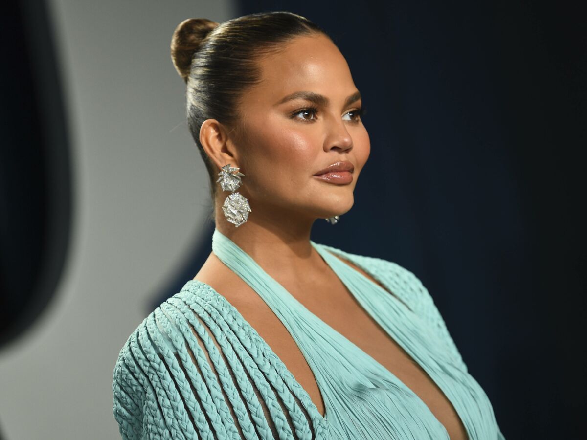 Chrissy Teigen au plus mal : elle a été opérée pour son endométriose quatre mois après sa fausse couche