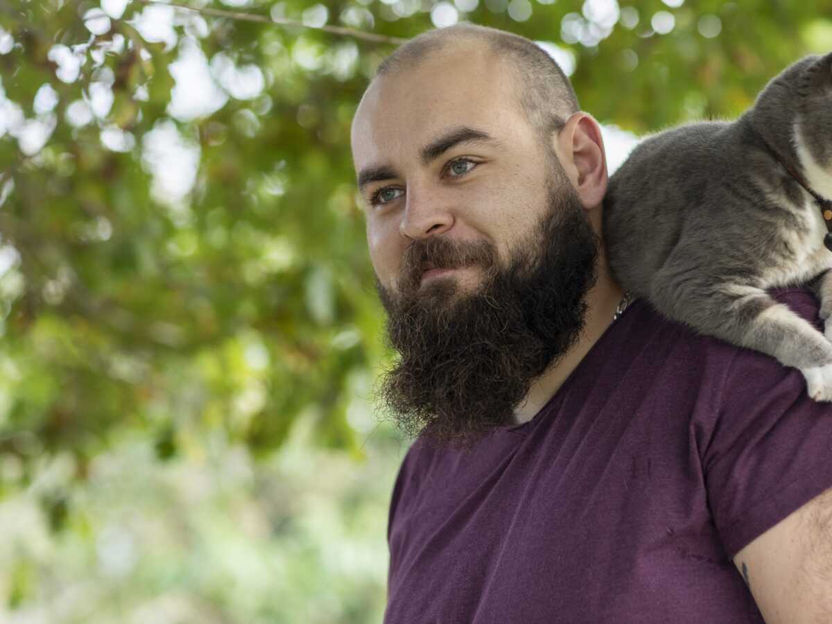 L'amour est dans le pré 2021 : qui est Valentin, le producteur de fleurs comestibles qui ne sait pas du tout s'y prendre avec les femmes