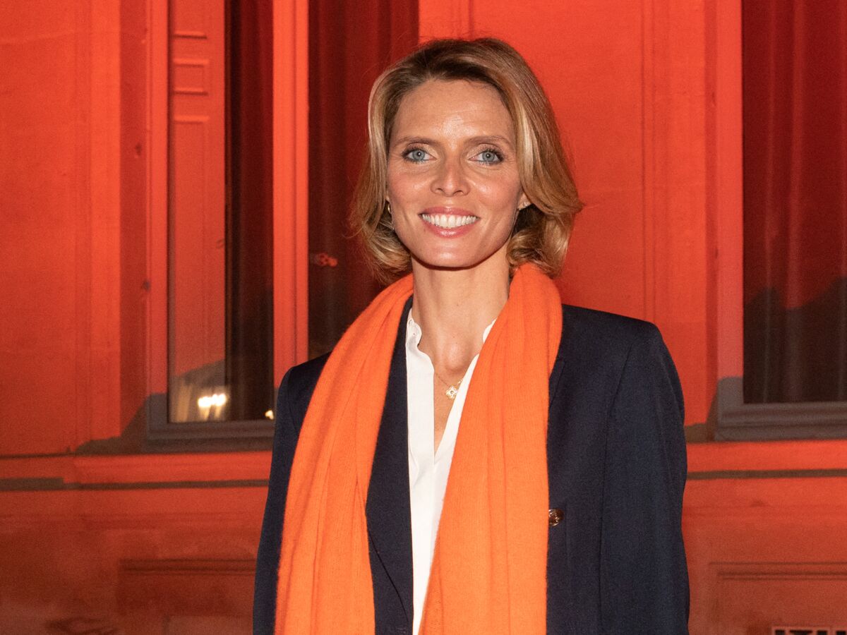 PHOTO Sylvie Tellier sexy sur la plage, la patronne de Miss France se montre au naturel