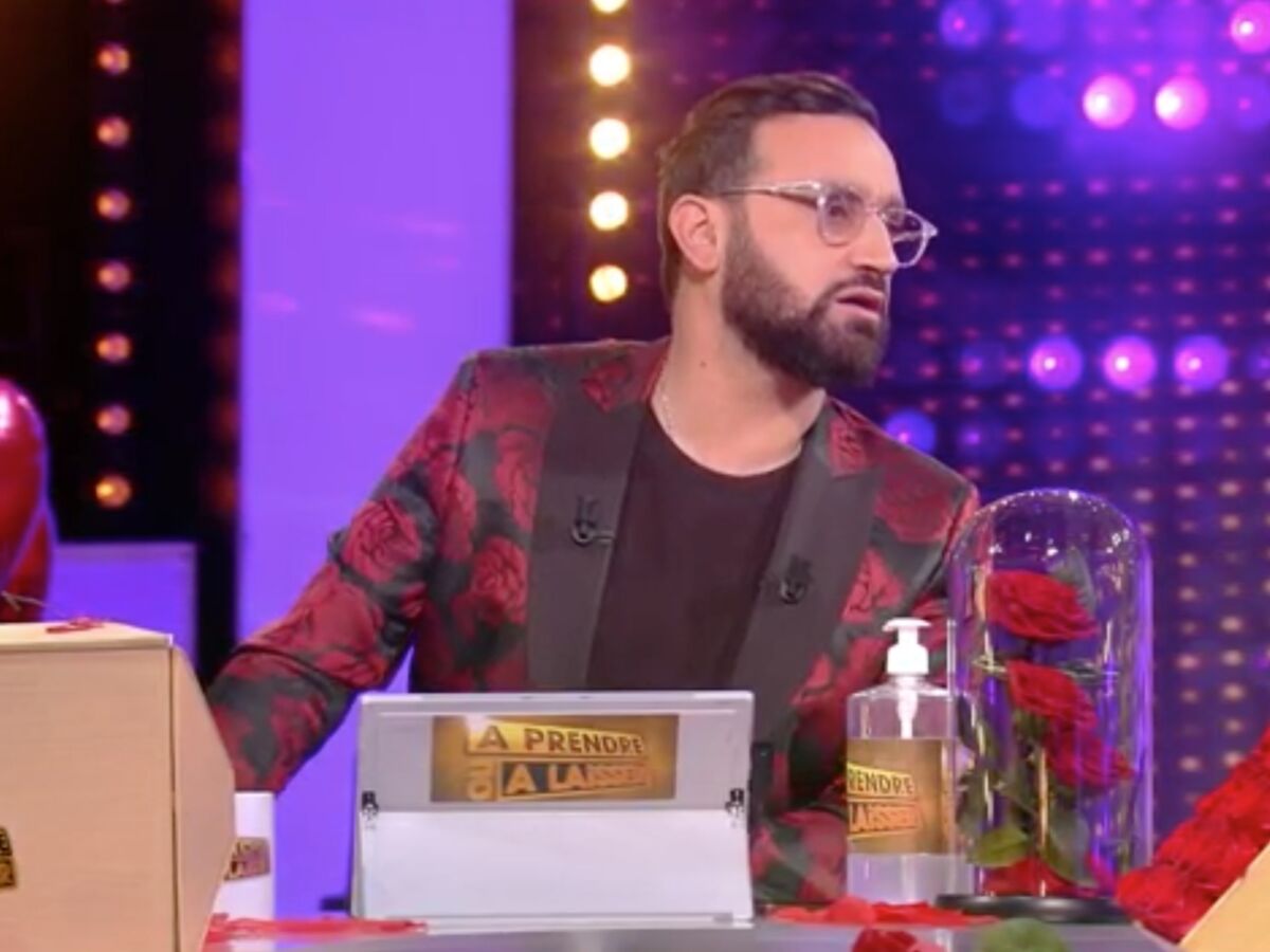 VIDEO A prendre ou à laisser : une candidate tente d'en savoir plus sur la vie amoureuse de Cyril Hanouna