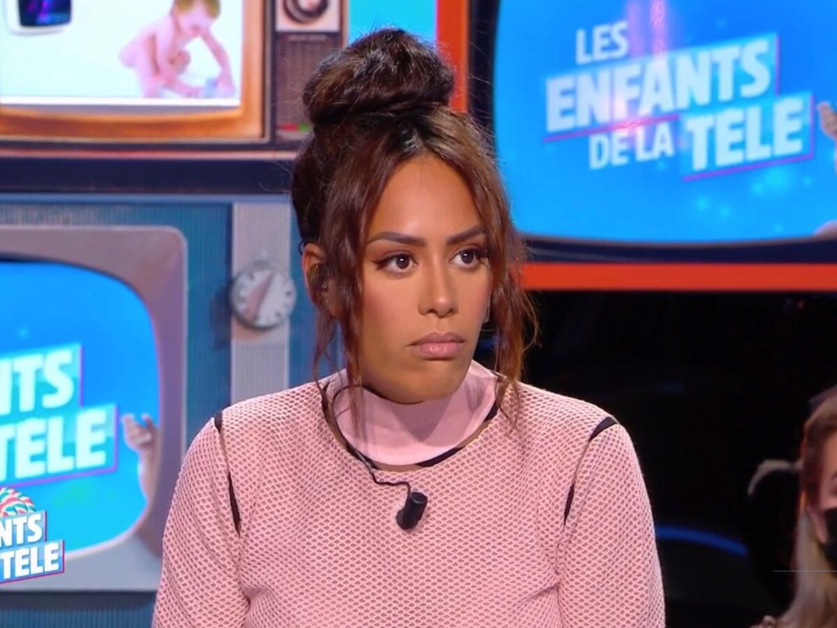 VIDEO Les enfants de la télé : Amel Bent choquée d'apprendre qu'elle donne... des cours d'éducation sexuelle