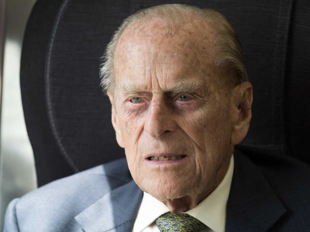 Prince Philip hospitalisé plusieurs semaines : de quoi souffrirait-il ?