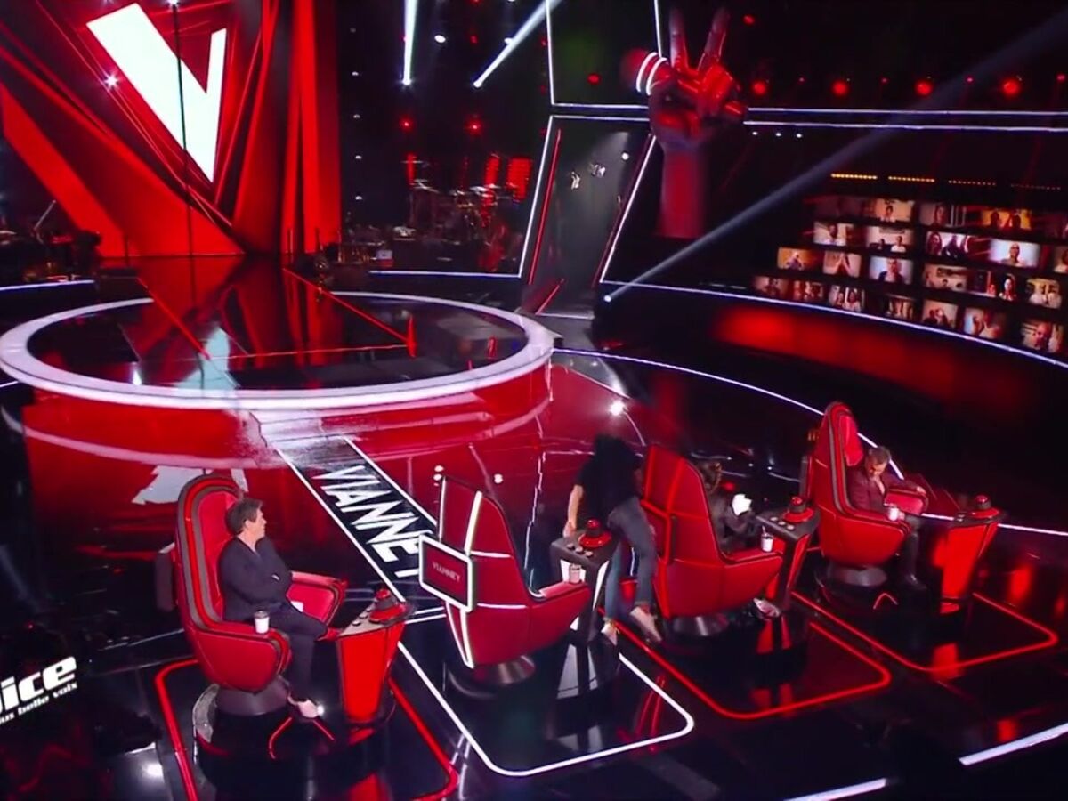 The Voice 2021 : Vianney se lève brusquement et casse les fauteuils des autres coachs