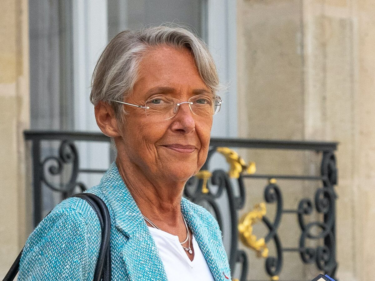 Elisabeth Borne : la ministre du Travail testée positive à la Covid-19