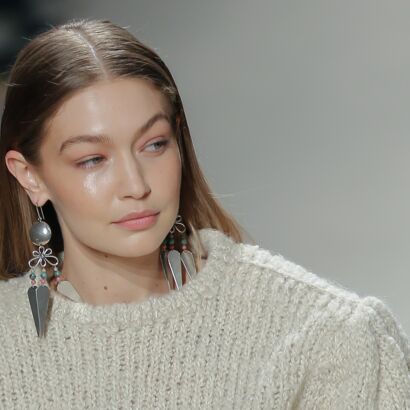 Gigi fait des projets строит планы il dit