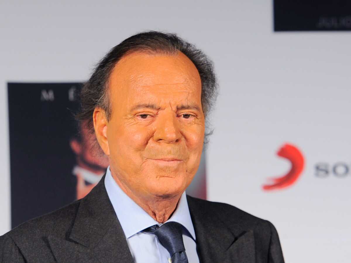 Julio Iglesias : le chanteur de 77 ans aurait subi un triple pontage