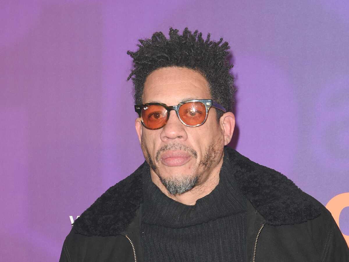 PHOTO JoeyStarr trop retouché : il se moque de sa tête sur l'affiche de la série de TF1 Le Remplaçant