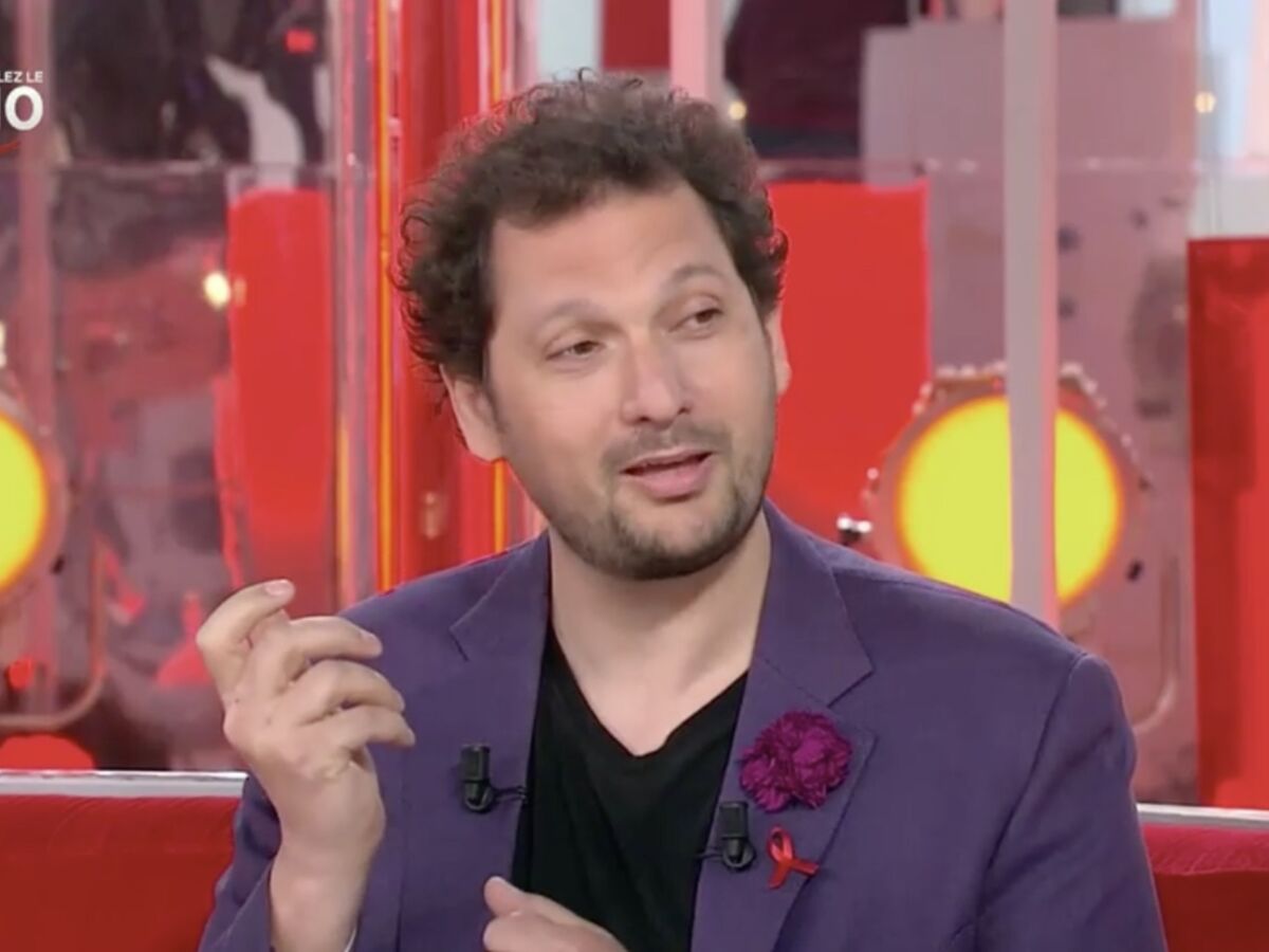 VIDEO Eric Antoine rend un hommage bouleversant à Michel Drucker dans Vivement dimanche