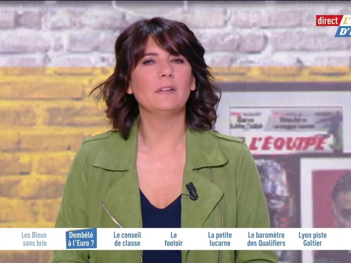 Estelle Denis s'agace du match de l'équipe de France, un joueur lui répond directement sur Twitter