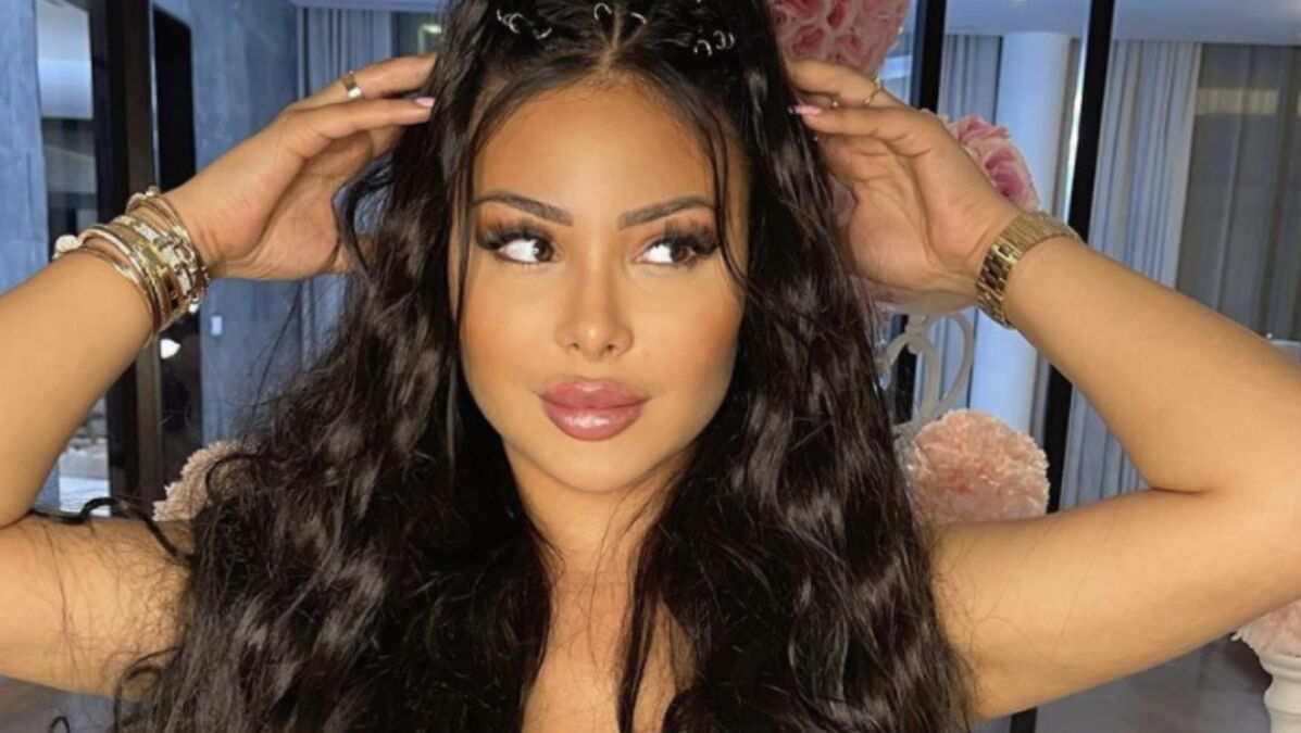 Maeva Ghennam Apres Une Operation Chirurgicale La Star Des Marseillais Est Au Plus Mal Voici