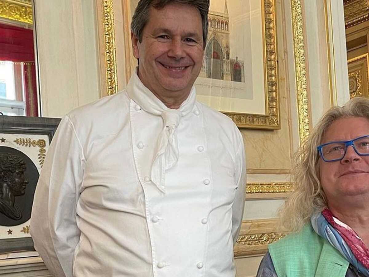 Dîners clandestins : qui est Christophe Leroy, le “chef des stars” qui cuisine chez Pierre-Jean Chalençon ?