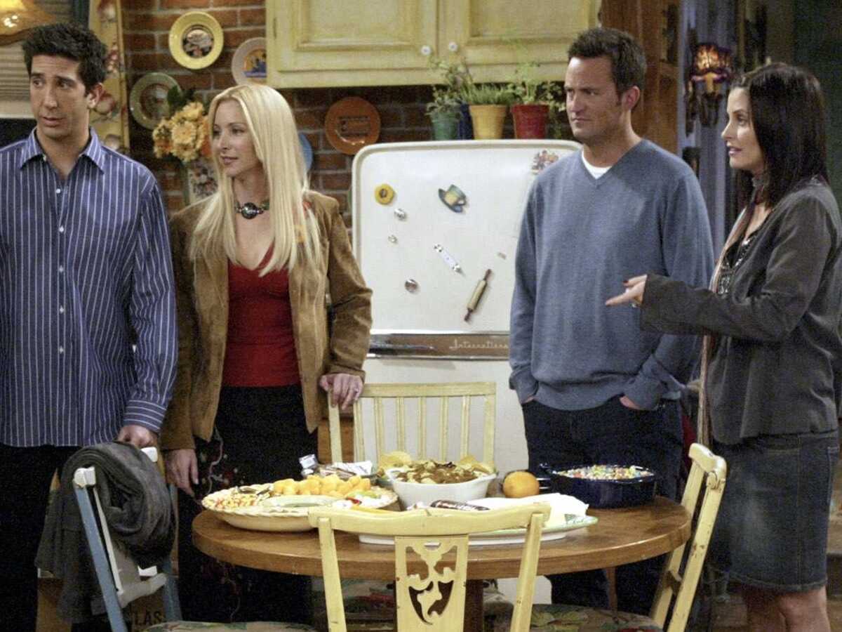 PHOTO Matthew Perry dévoile un cliché pris sur le plateau de Friends avant de le supprimer