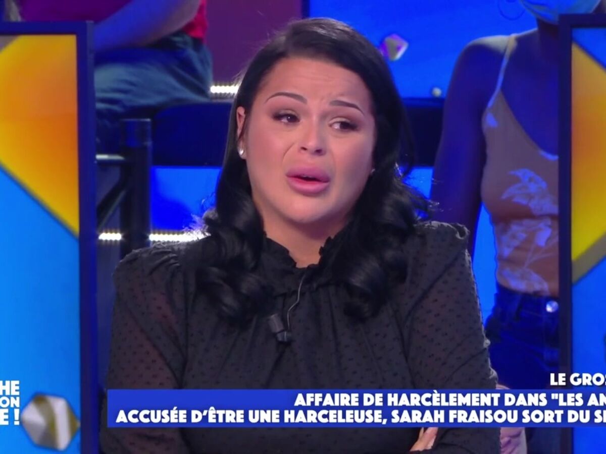 VIDEO Sarah Fraisou fond soudainement en larmes sur le plateau de TPMP