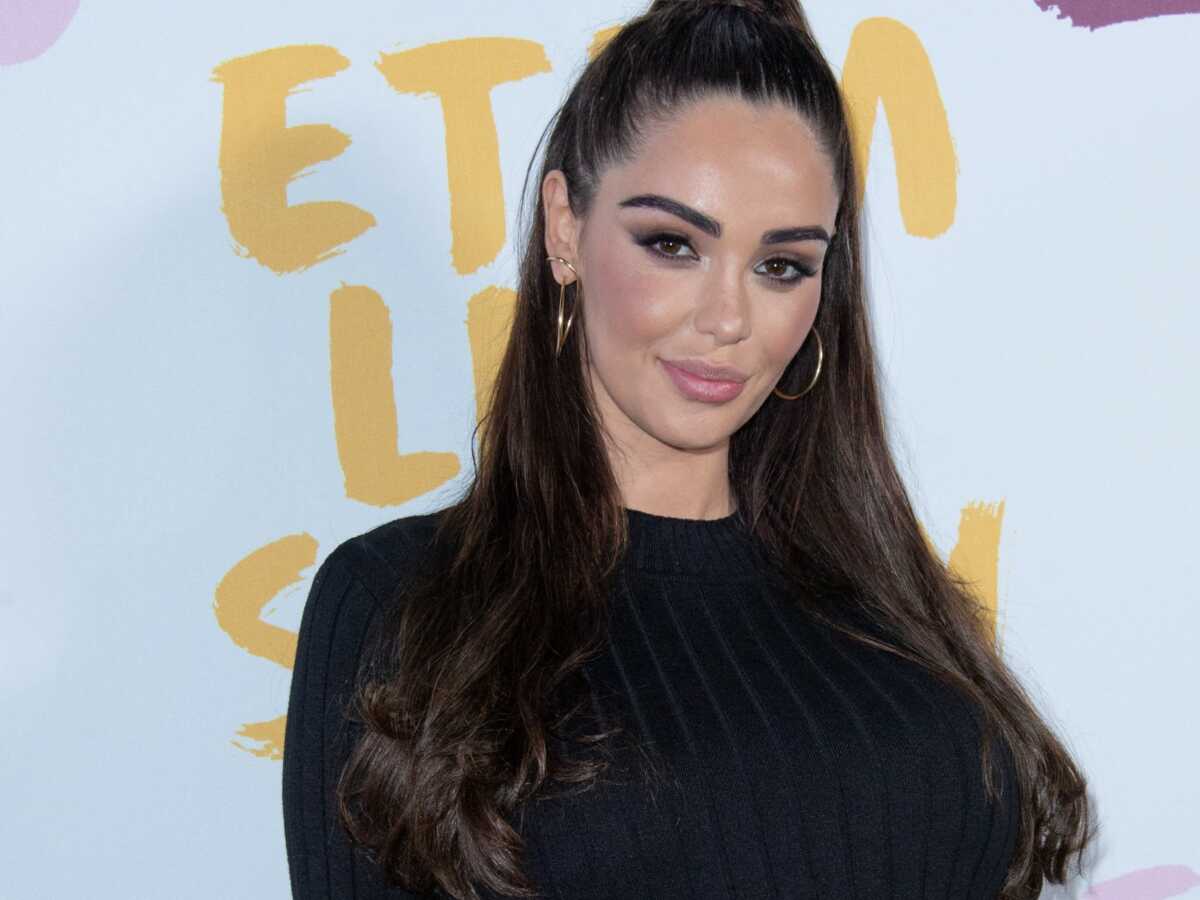 PHOTO Nabilla en voyage avec son mari et son fils : pourquoi les internautes crient au scandale