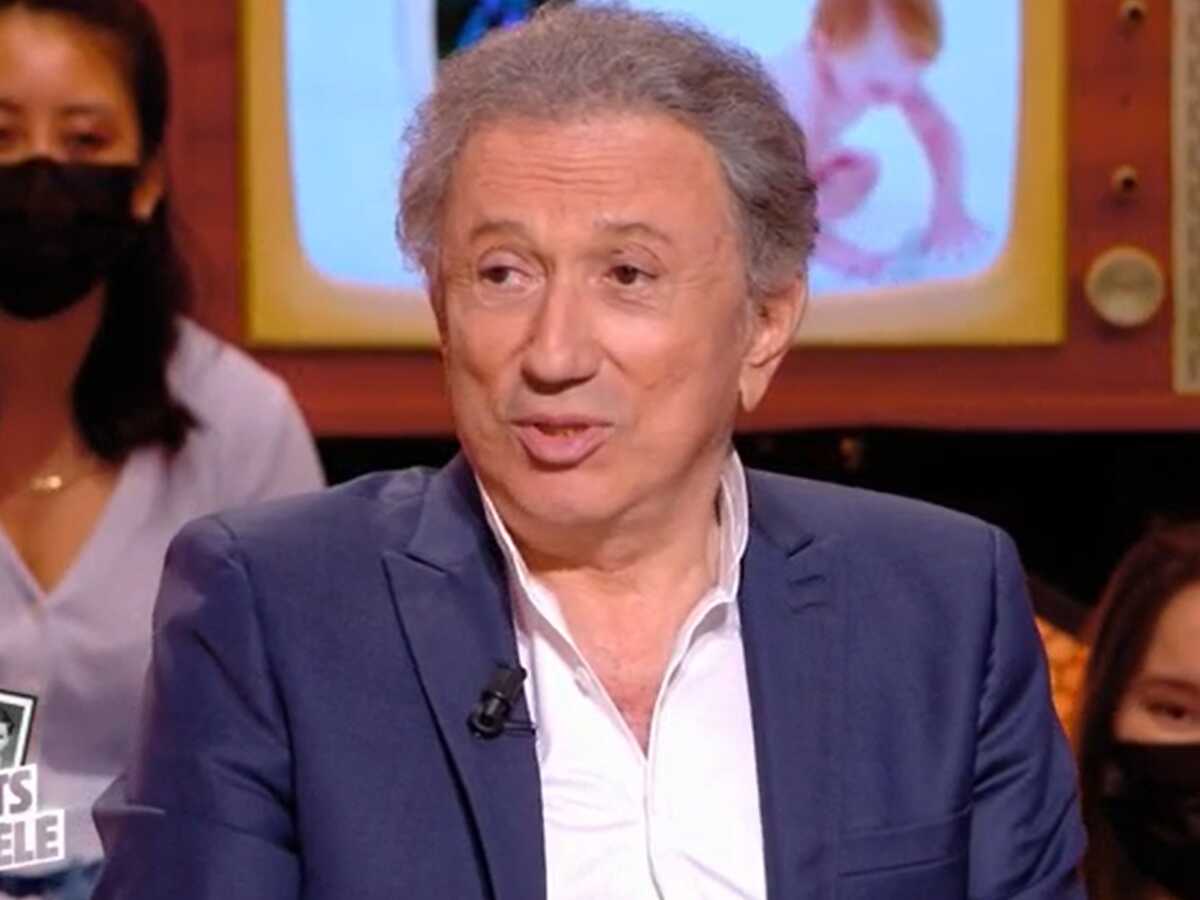 VIDEO Tu reviens de loin : Michel Cymes très surpris par le dossier médical de Michel Drucker